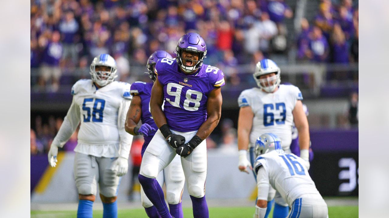 Minnesota Vikings linebacker Eric Kendricks (54) in action during the first  half of an NFL football game against the Arizona Cardinals, Sunday, Oct.  30, 2022 in Minneapolis. (AP Photo/Stacy Bengs Stock Photo - Alamy