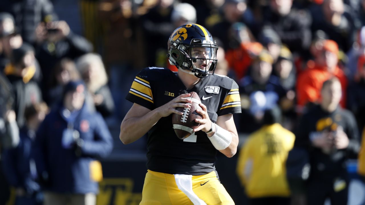 Film Room: Breaking Down What the Minnesota Vikings Have in Iowa QB Nate  Stanley 