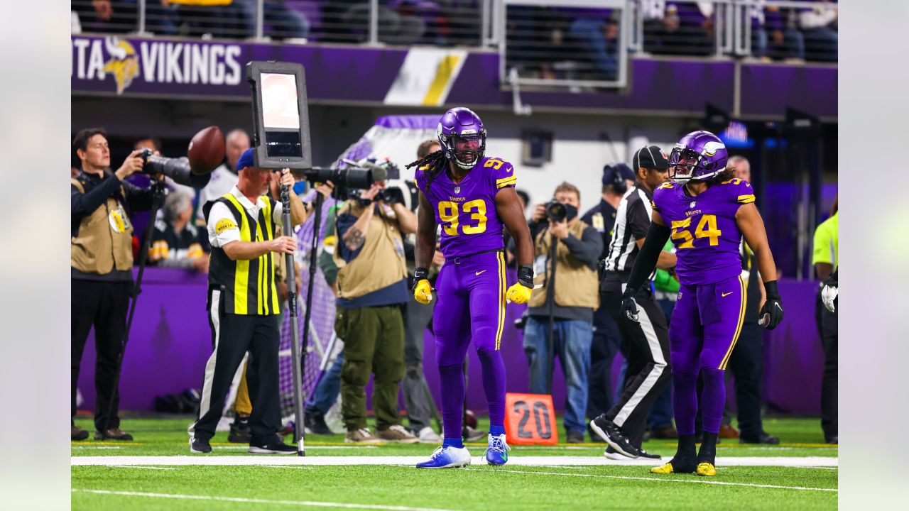 Minnesota Vikings defensive tackle Armon Watts engulfs Pittsburgh Steelers  quarterback Ben Roethlisberger for 9-yard sack