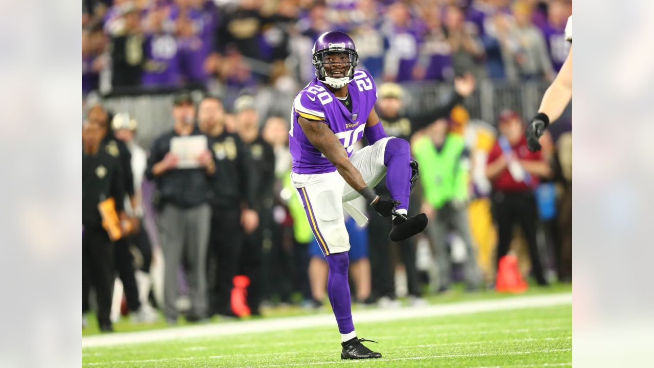 Vikings stun Saints, 29-24, with 61-yard touchdown on last play - CBS News