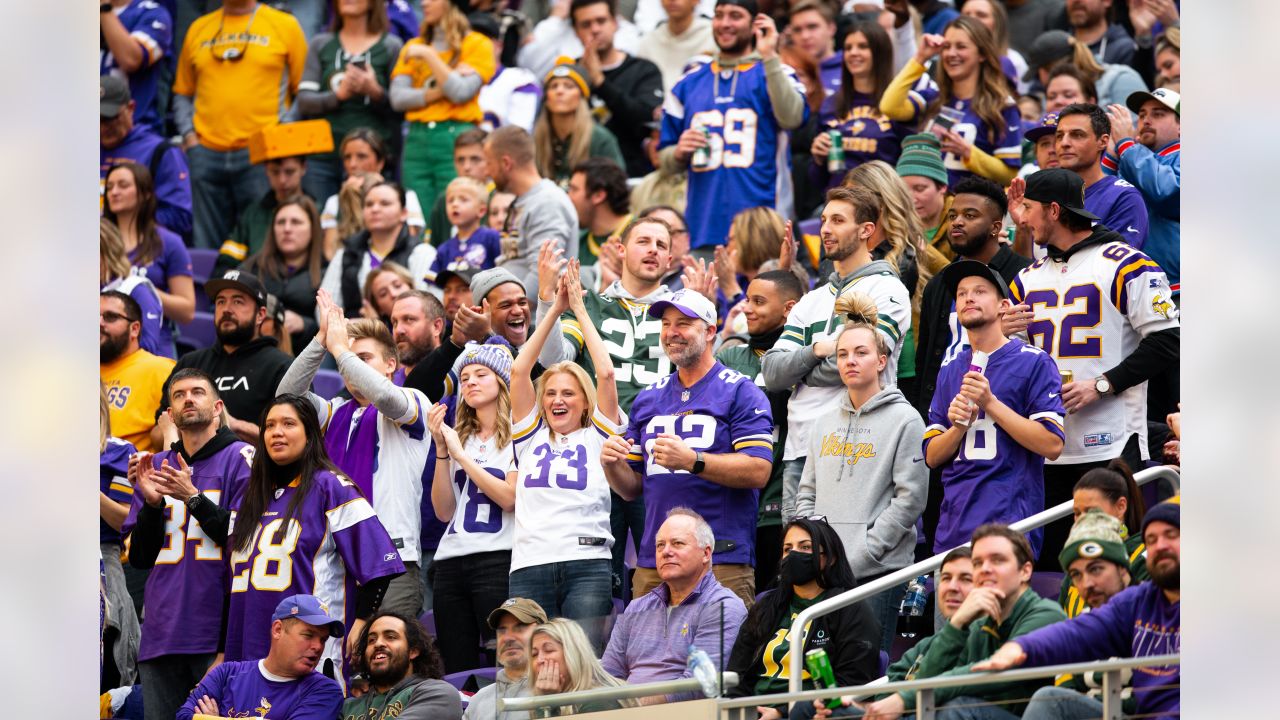 Relationship Rivalry: Vikings and Packers fans who live under the same roof