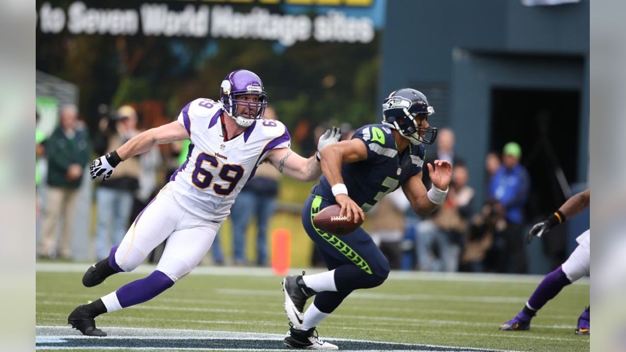 Minnesota Vikings safety Lewis Cine (6) gets set during an NFL pre-season  football game against the Seattle Seahawks, Thursday, Aug. 10, 2023 in  Seattle. (AP Photo/Ben VanHouten Stock Photo - Alamy