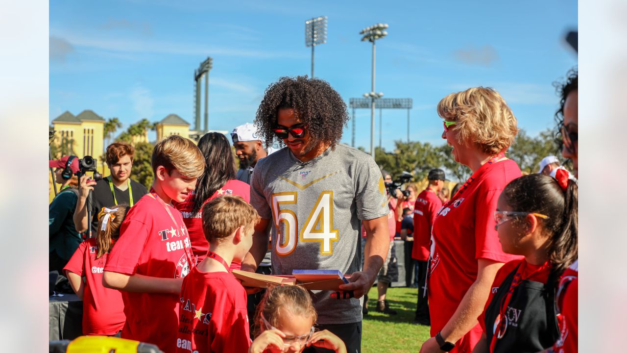 Clovis native, Minnesota Viking Eric Kendricks donating to local school -  ABC30 Fresno