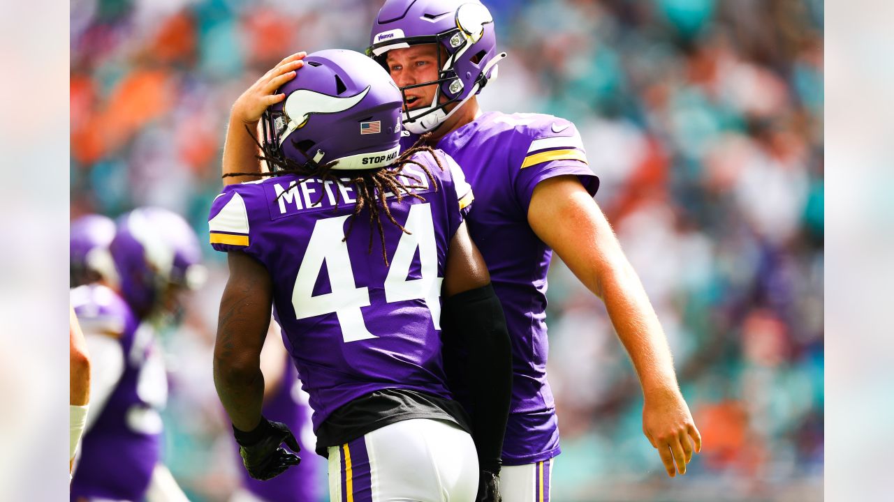 Vikings' Jared Allen carried an American flag onto Mall of America Field to  honor servicemen and women on Veterans' Day Sunday, November 11, 2012, in  Minneapolis, Minnesota. The Minnesota Vikings defeated the