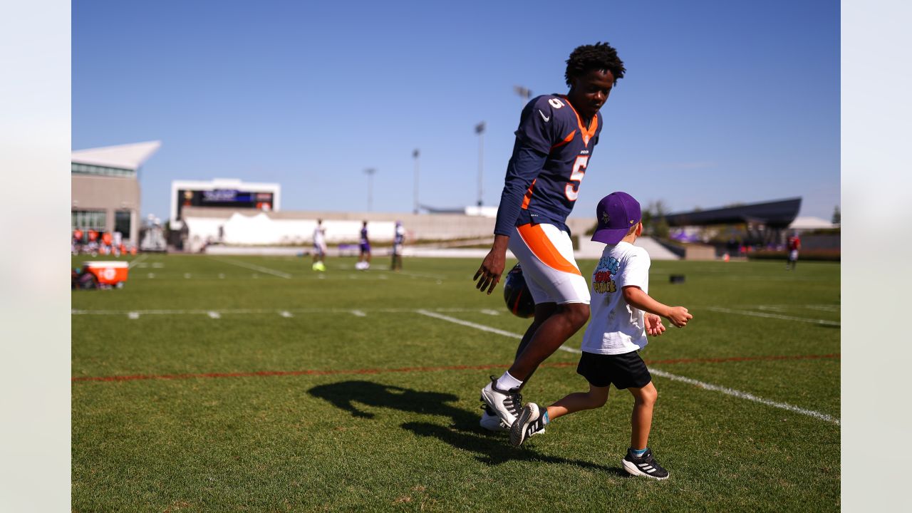 5 Observations: Vikings Have Up-And-Down Day in 1st Practice with Broncos