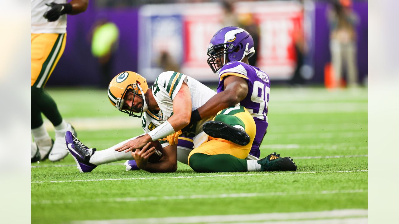 Danielle Hunter, Za'Darius Smith flex their muscles in smashing