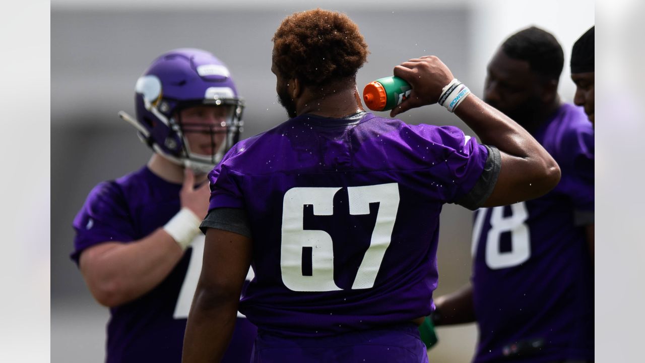 Vikings DT Jaylen Twyman is JACKED 