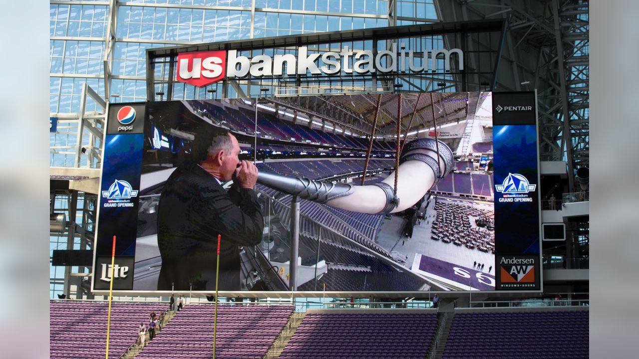 Bud Grant Sounds the Gjallarhorn Prior To Vikings-Packers