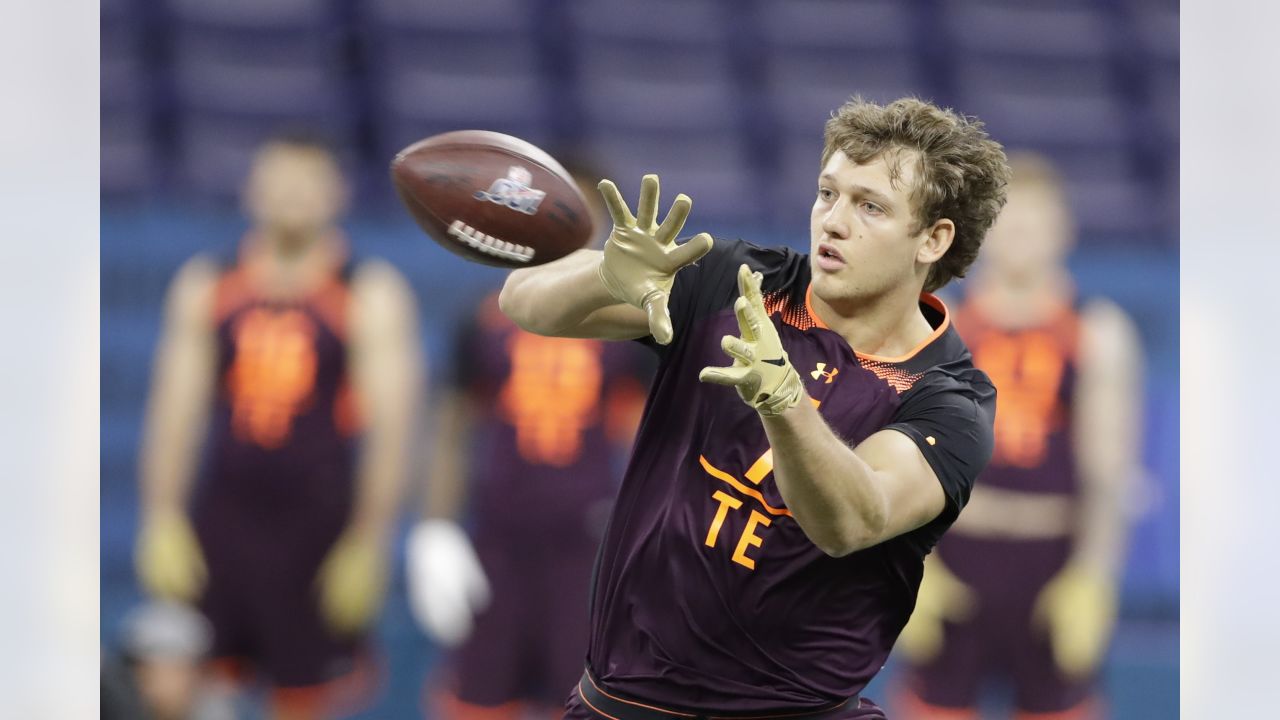 2019 NFL Mock Draft: Minnesota Vikings Select TE T.J. Hockenson at