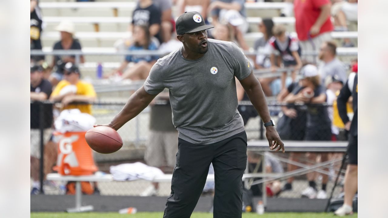 Vikings hire Brian Flores to be their new defensive coordinator