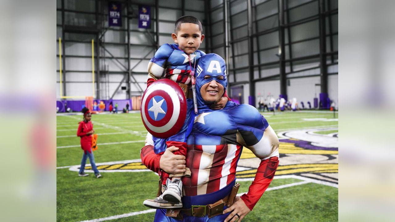 Kirk Cousins Surprises Homeless Kids with Halloween Costumes &  Trick-Or-Treating