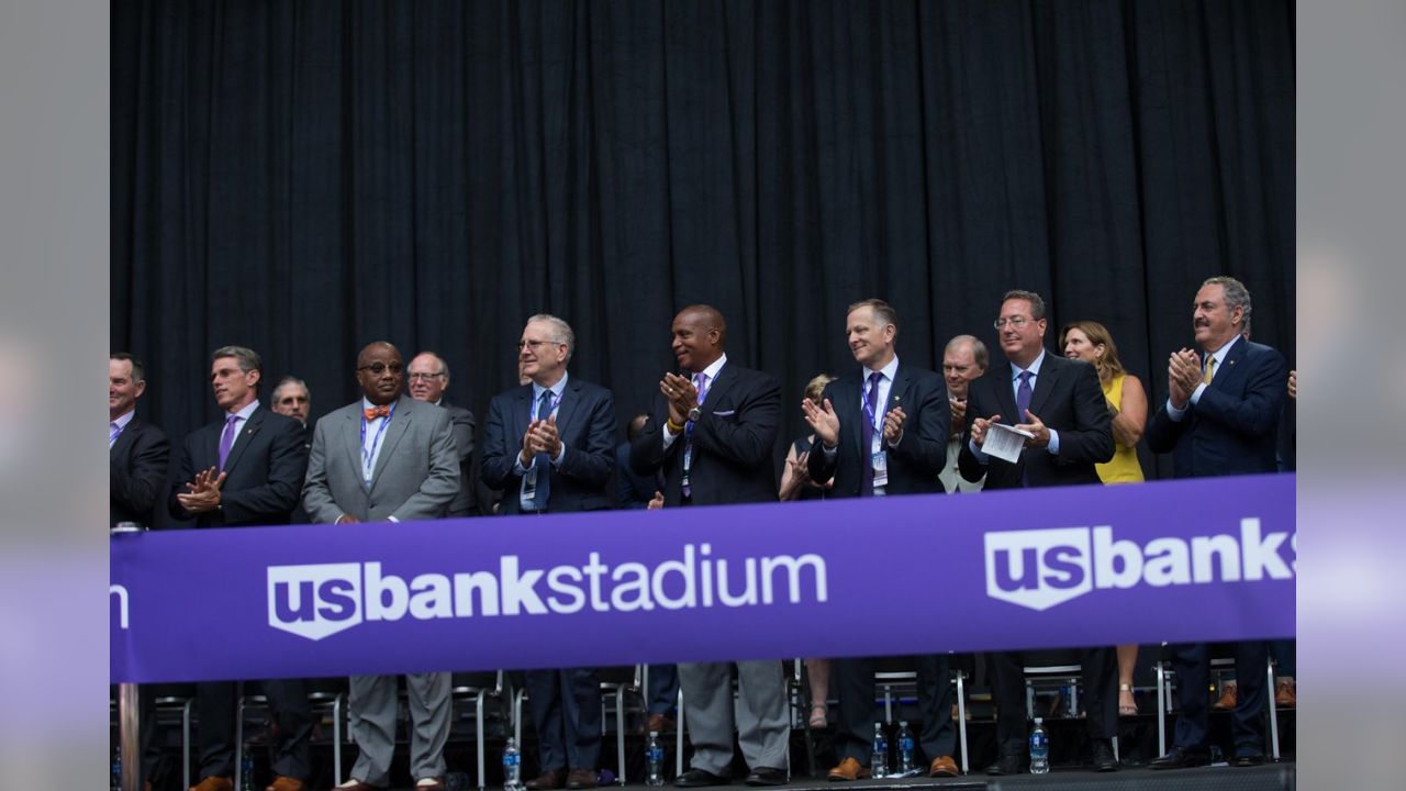 Bud Grant Sounds the Gjallarhorn Prior To Vikings-Packers