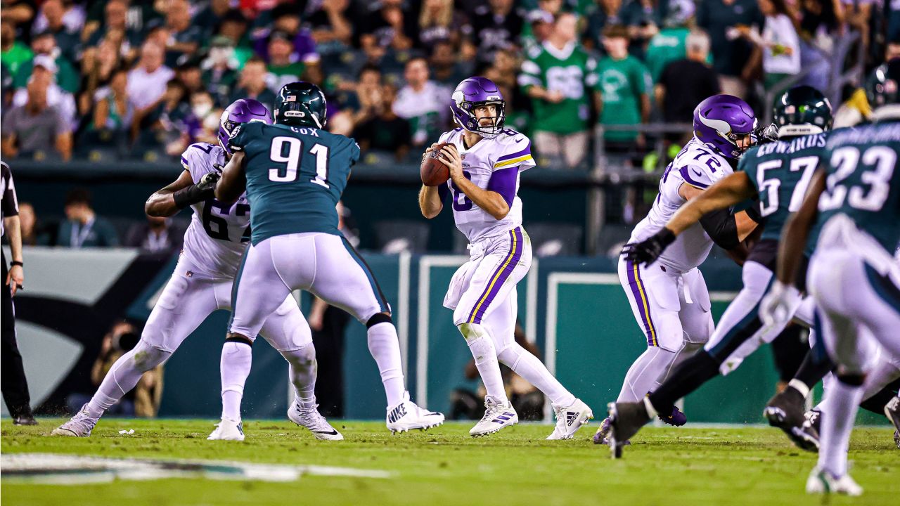 Vikings' undefeated streak ends with a thud in Philly