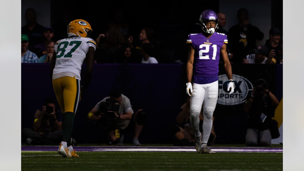 MINNEAPOLIS, MN - DECEMBER 24: Minnesota Vikings cornerback Patrick  Peterson (7) warms up before before a game between the Minnesota Vikings  and New York Giants on December 24, 2022, at U.S. Bank