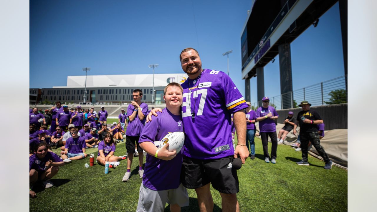 Vikings' Harrison Phillips keeping busy off field with charity