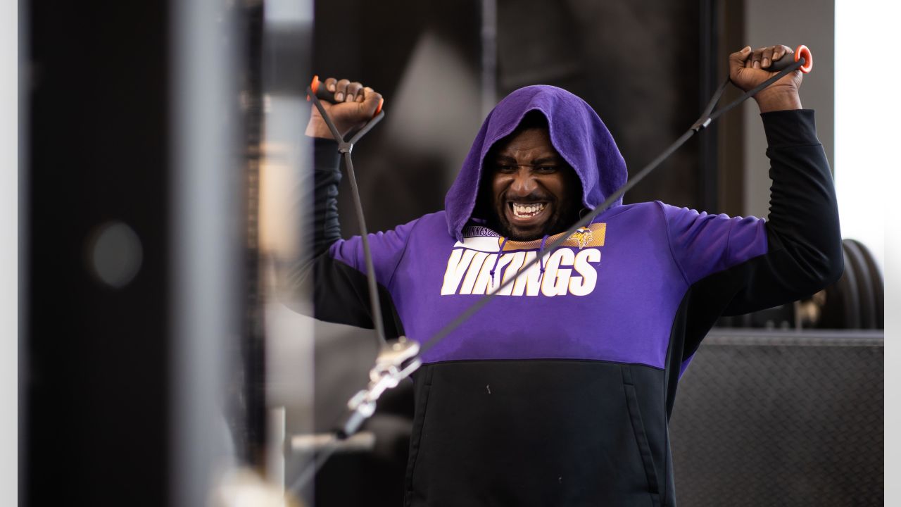 Calling it a 'new beginning,' Vikings' Irv Smith back from injury that  sidelined him for 2021 season - InForum