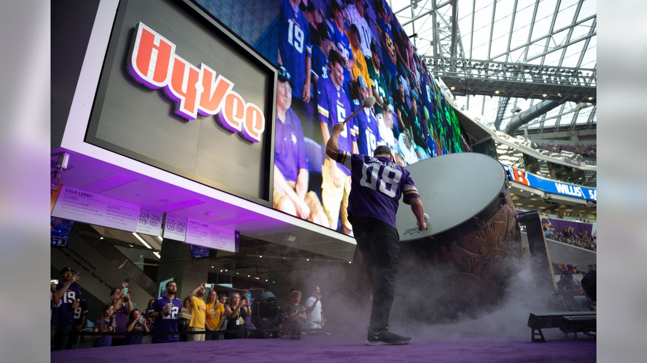 49ers-Vikings: U.S. Bank Stadium Skol Chant, stadium, Absolute chills. # Skol, By Minnesota Vikings