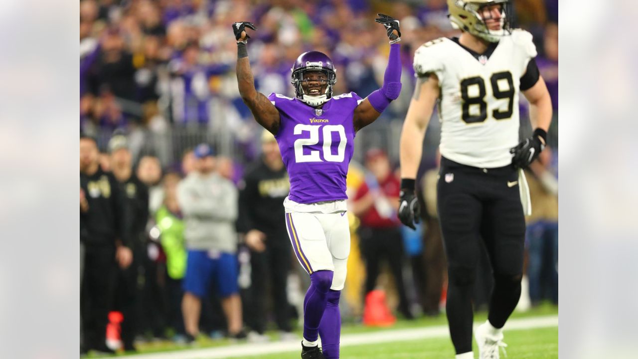 Vikings stun Saints, 29-24, with 61-yard touchdown on last play - CBS News