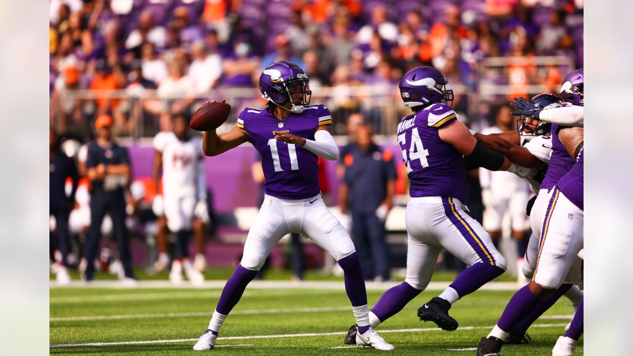 Vikings pick up kickoff-return stars Kene Nwangwu, Ihmir Smith