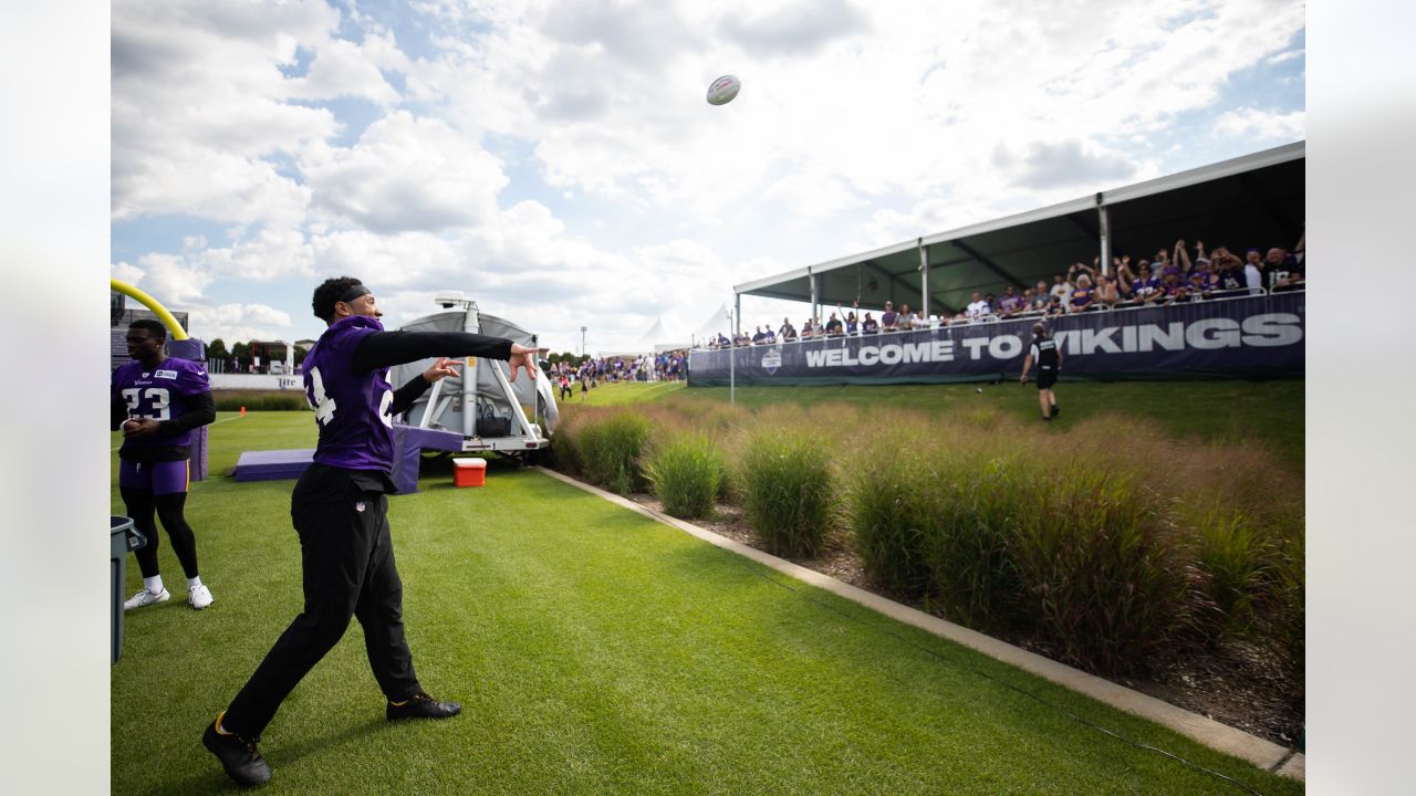 Minnesota Vikings hold youth football camp in Waterloo