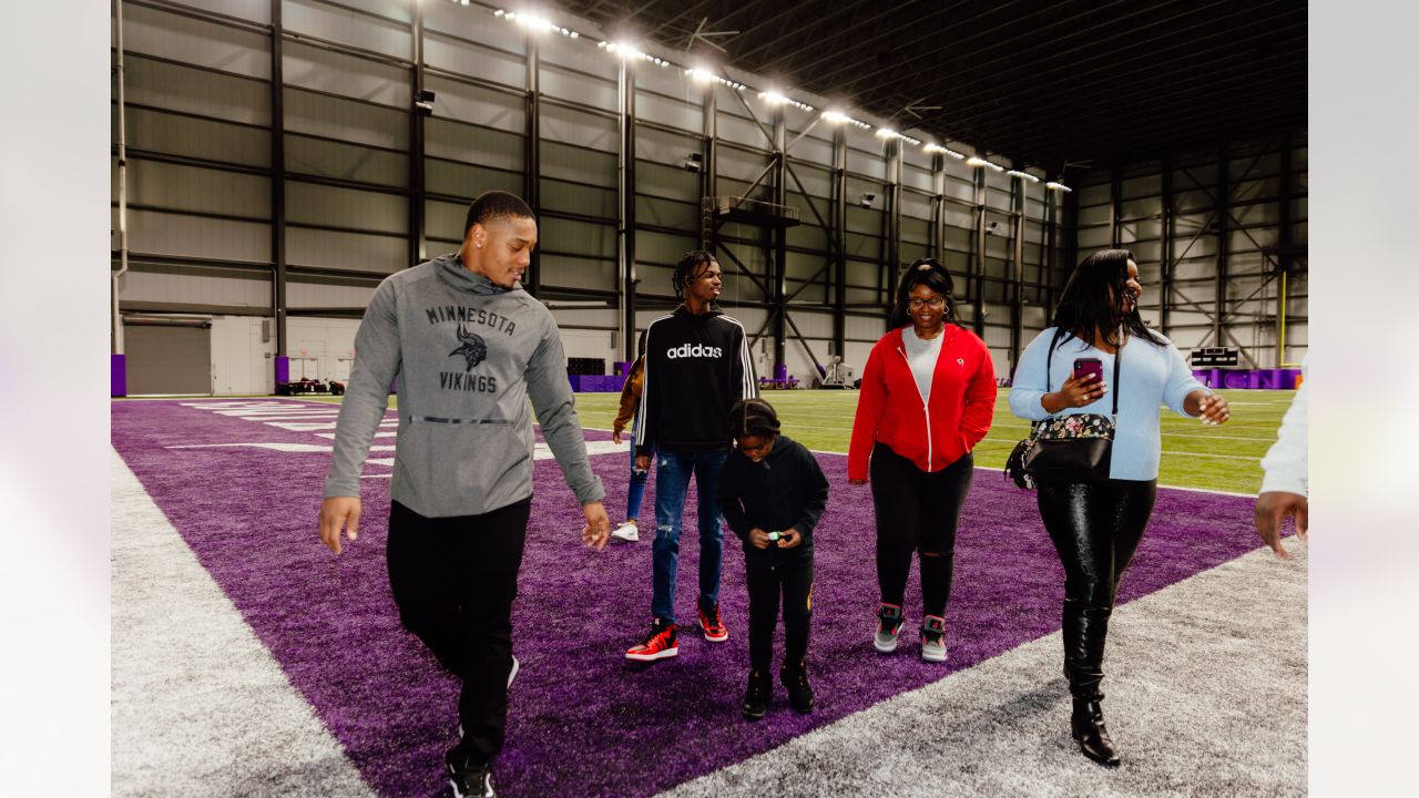 Vikings Team Up with SCHEELS & KFAN to Bless Others; Hams 'Adopt' Family &  Peterson Shops with Youth