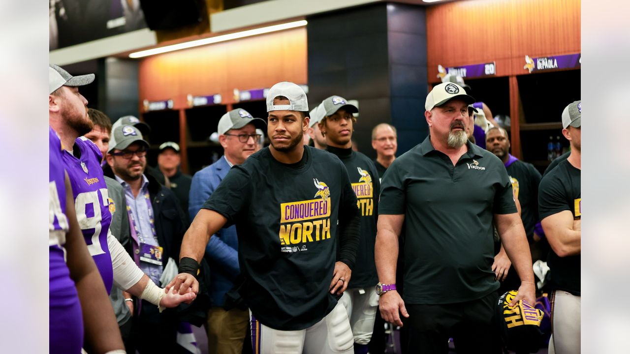 Vikings claim 2 crowns: Comeback, NFC North kings in 39-36 OT win