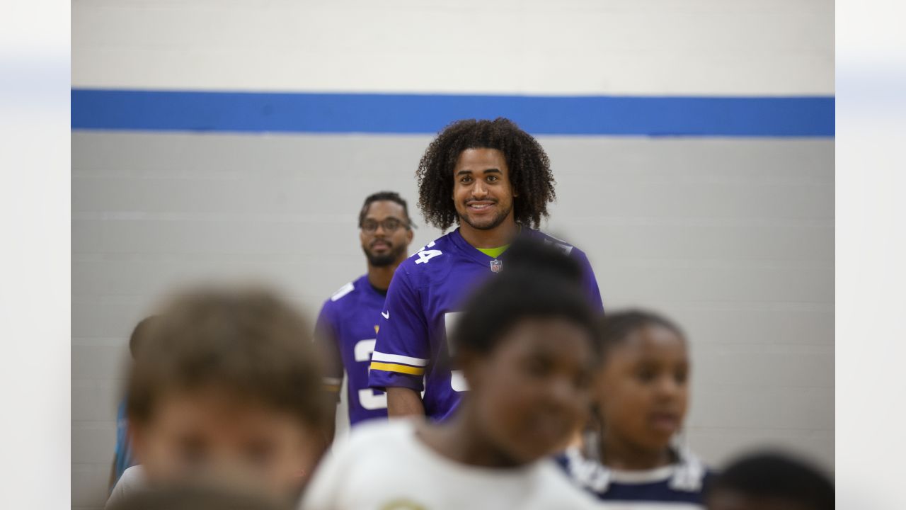 Clovis native, Minnesota Viking Eric Kendricks donating to local school -  ABC30 Fresno