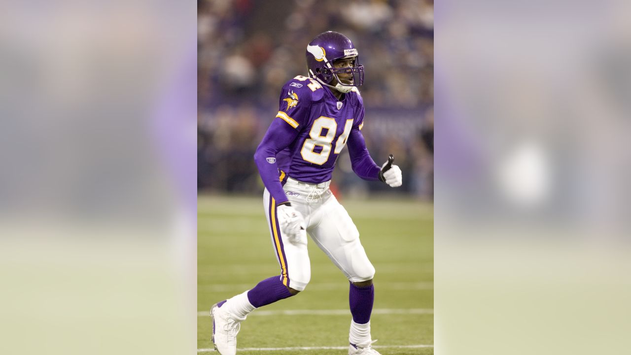 Wide receiver Randy Moss of the Minnesota Vikings races upfield