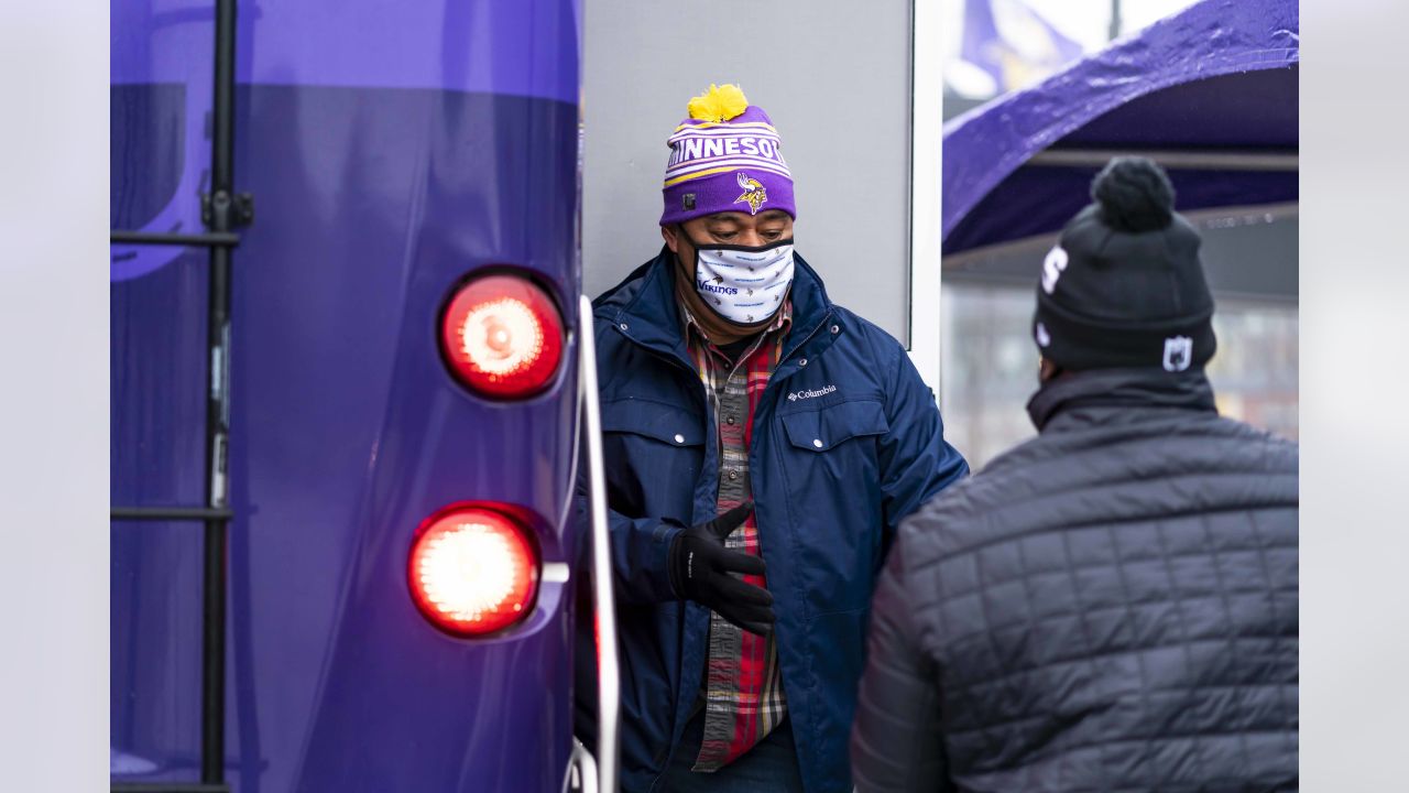 Vikings Team Up With UnitedHealthcare and Hy-Vee To Distribute 1,500  Thanksgiving Meals