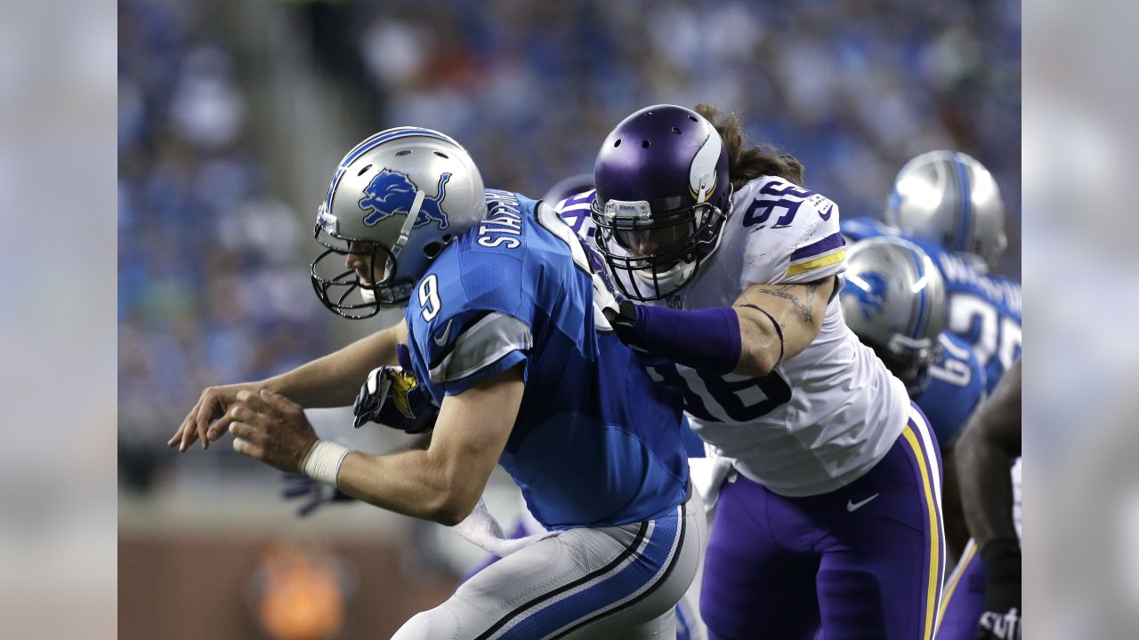 Vikings release 11th-year DE Robison, with 60 career sacks