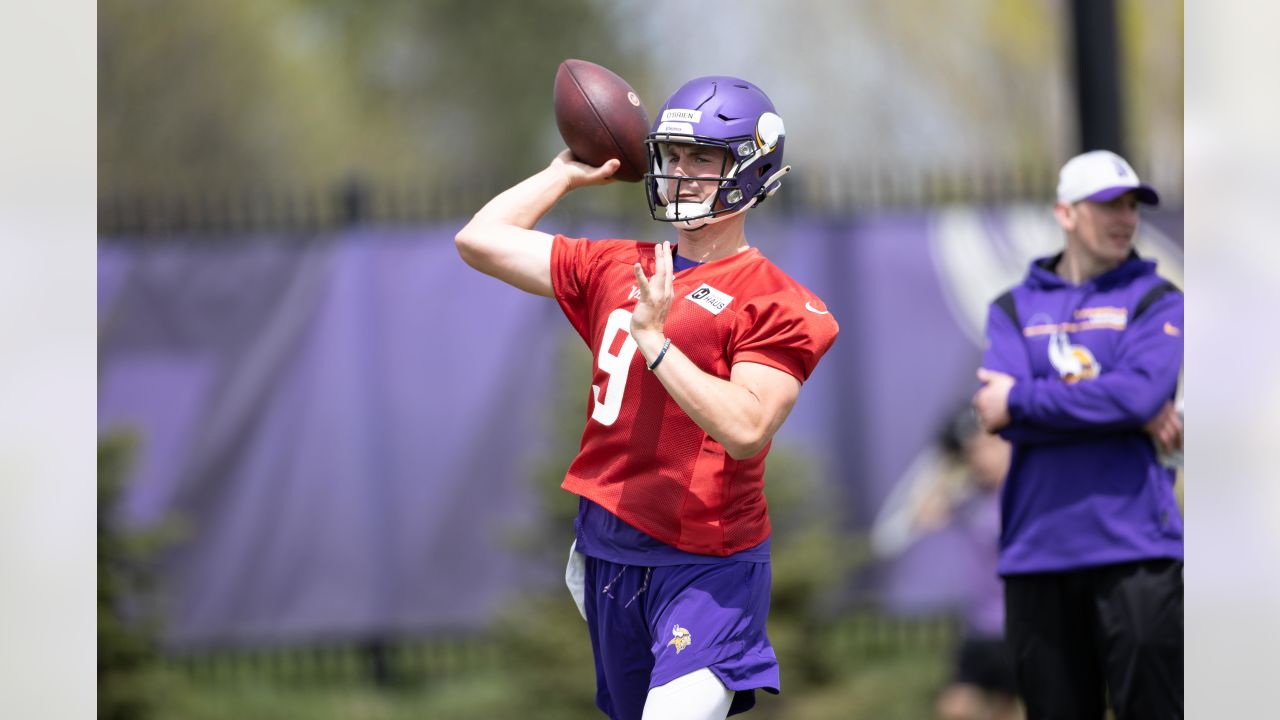 First Look at Rookie Lewis Cine in a Vikings Uniform 