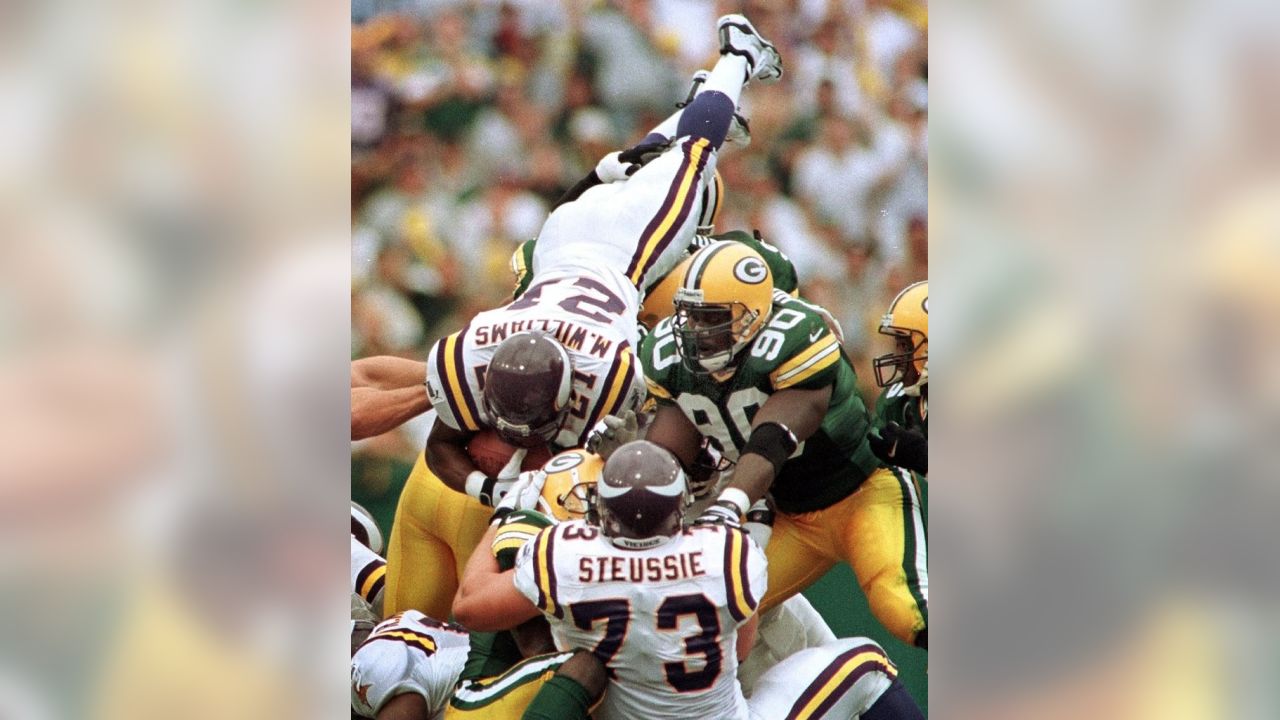 Green Bay Packers offensive tackle Yosh Nijman (73) blocks against