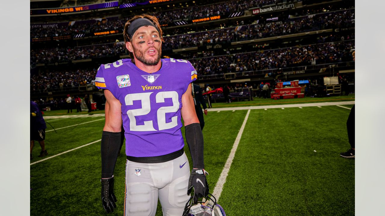 Minnesota Vikings cornerback Cameron Dantzler (3) warms up before a  preseason NFL football game against the San Francisco 49ers, Saturday, Aug.  20, 2022, in Minneapolis. (AP Photo/Bruce Kluckhohn Stock Photo - Alamy