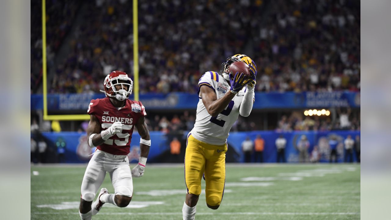 LSU wide receiver Justin Jefferson (2) celebrates his touchdown against  Oklahoma during the fir …