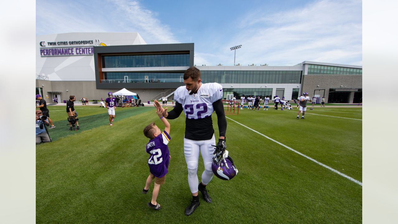 Minnesota Vikings Unveil Purple People Eaters-Era Throwback