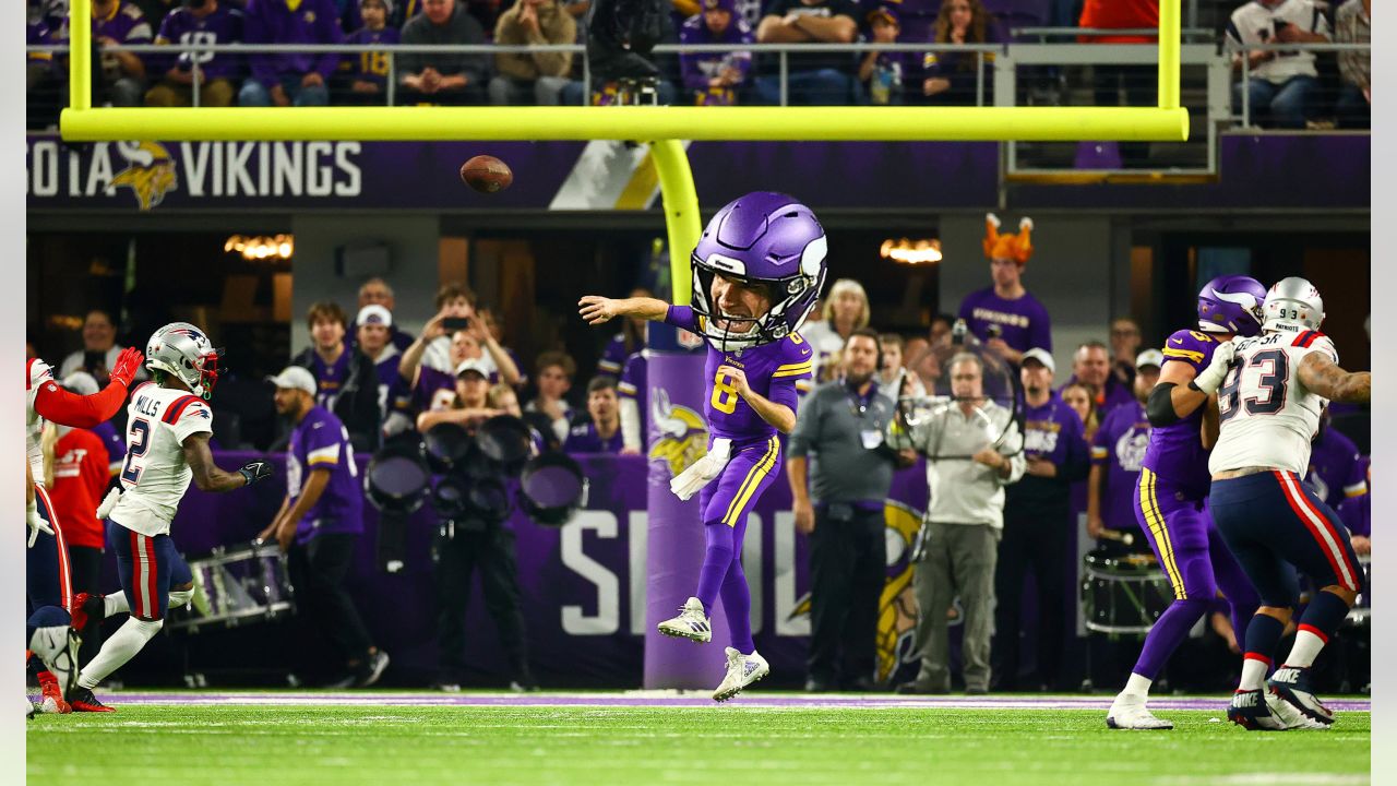 Vikings threw the ball with nearly historic success against Bill Belichick  on Thanksgiving