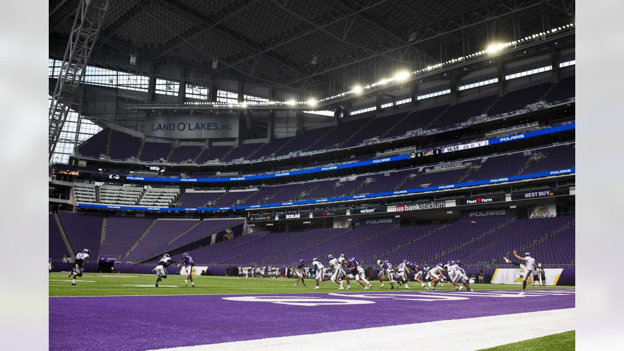 Vikings practice at U.S. Bank Stadium