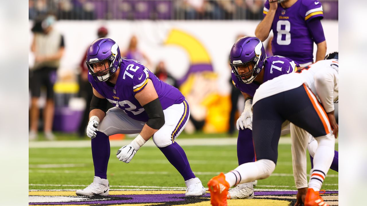 Minnesota Vikings on X: The #Vikings have elevated FB Jake Bargas  (@jbargas22) and DE @EddieYarbrough to the active roster for tomorrow's game  against the Saints.  / X