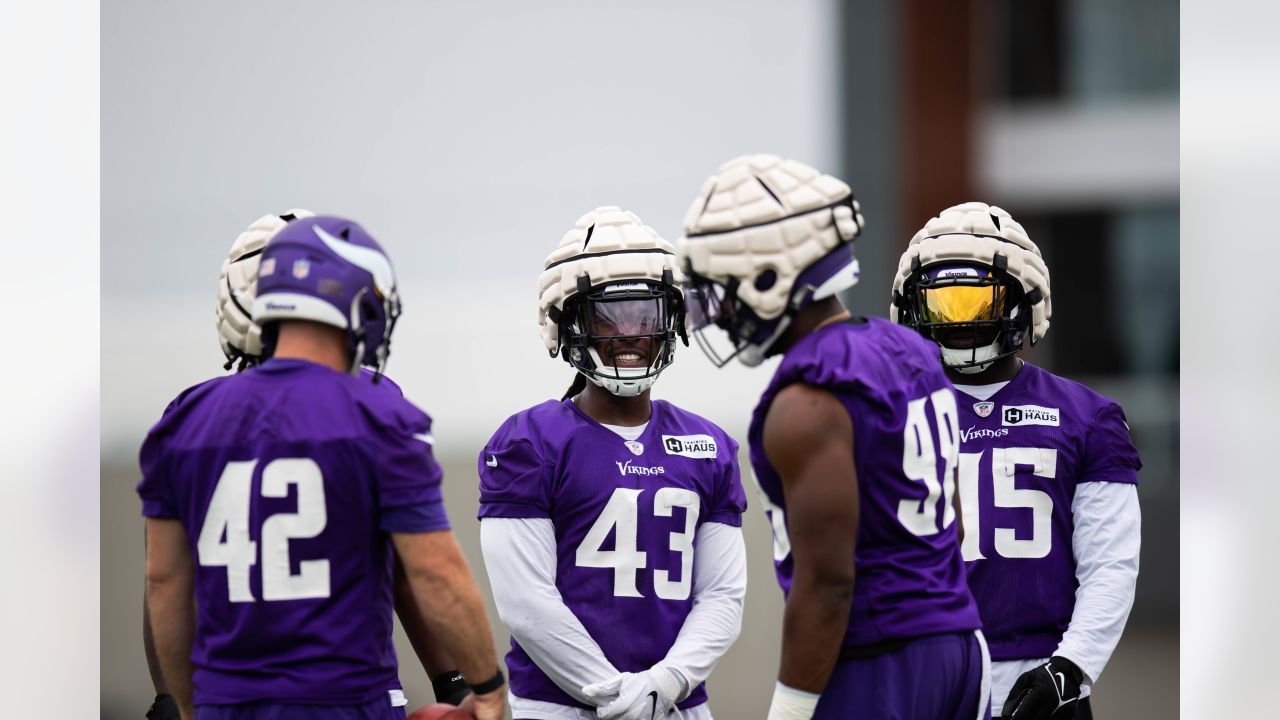 Minnesota Vikings guard Chris Reed takes part in drills at the NFL football  team's practice facility in Eagan, Minn., Wednesday, June 8, 2022. (AP  Photo/Bruce Kluckhohn Stock Photo - Alamy