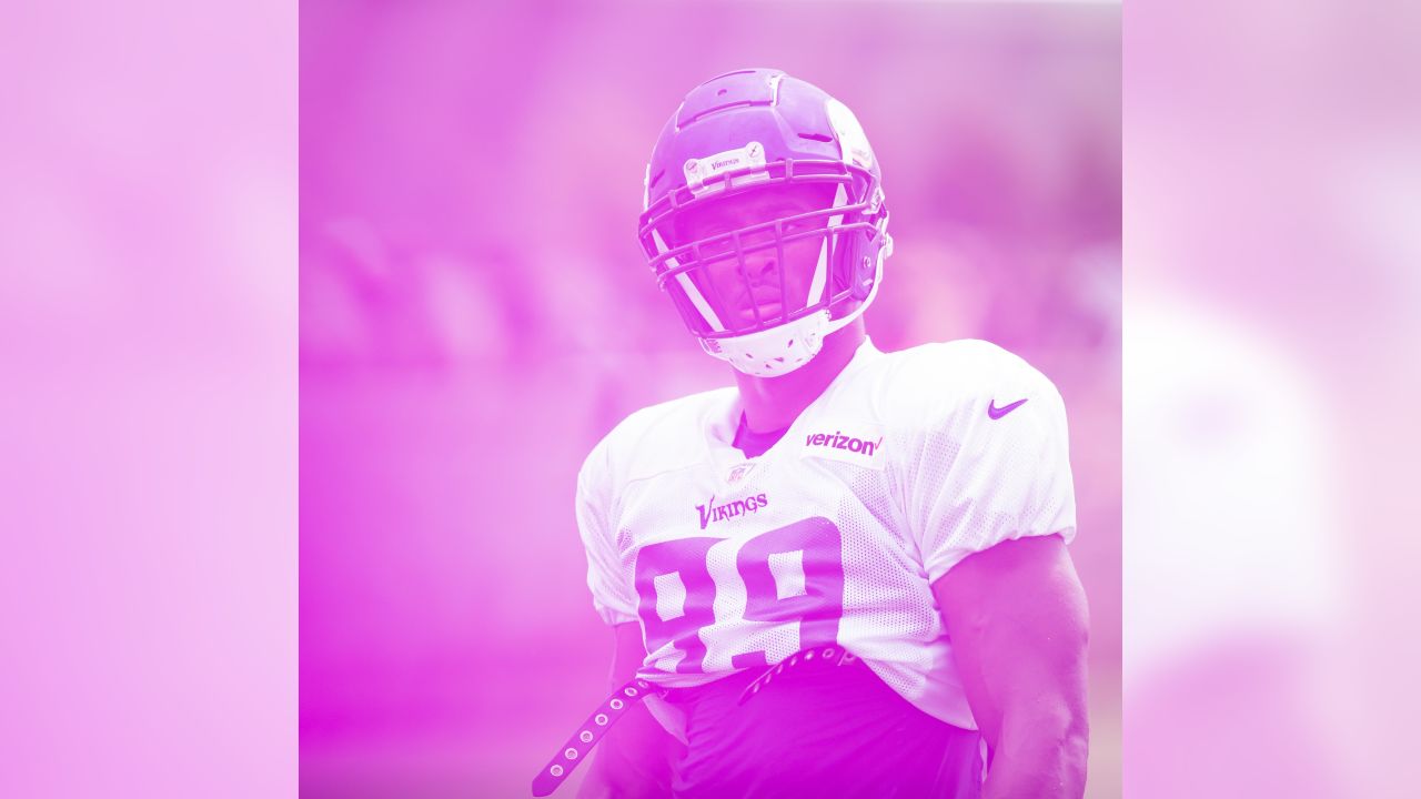 Minnesota Vikings defensive tackle Armon Watts (96) stretches during the  NFL football team's training camp in Eagan, Minn., Wednesday, July 27,  2022. (AP Photo/Abbie Parr Stock Photo - Alamy