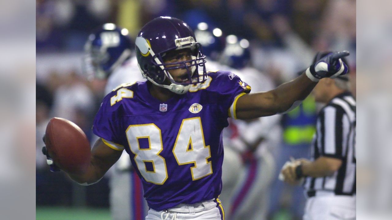 Vikings to induct Randy Moss, Ahmad Rashad into ring of honor