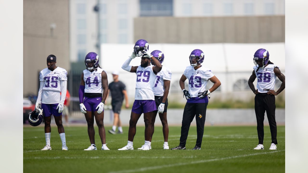 Minnesota Vikings guard Oli Udoh (74) blocks during an NFL football game  against the Baltimore Ravens, Sunday, Nov. 07, 2021 in Baltimore. (AP  Photo/Daniel Kucin Jr Stock Photo - Alamy