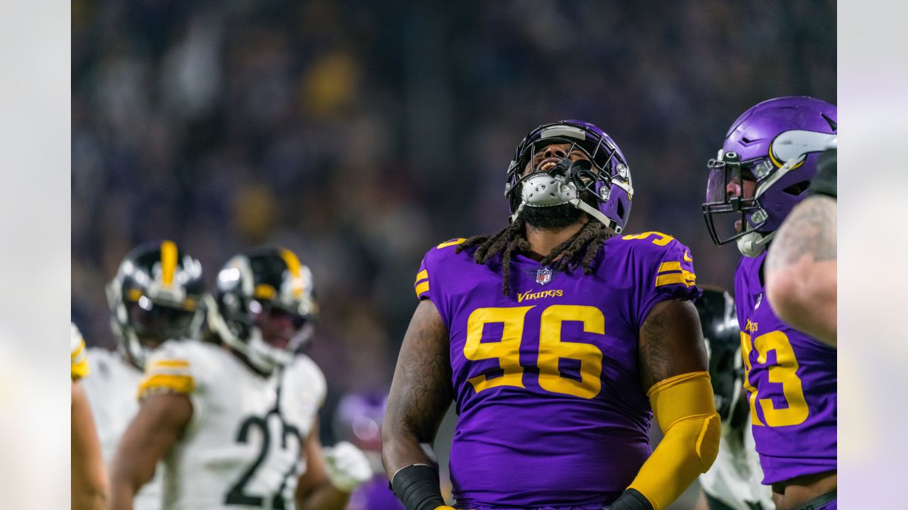 Minnesota Vikings defensive lineman Armon Watts in action against