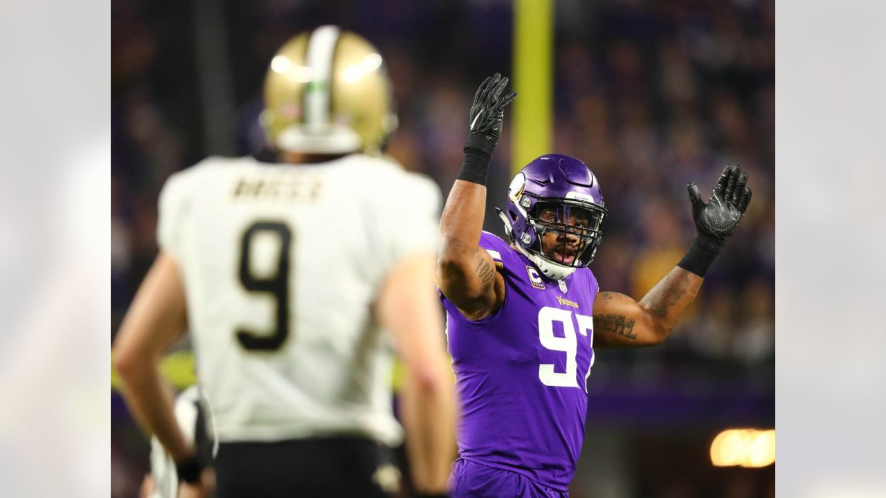 Vikings stun Saints, 29-24, with 61-yard touchdown on last play - CBS News