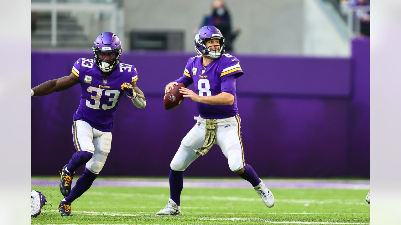 Vikings win 500th game in team history, rolling over Oakland 34-14