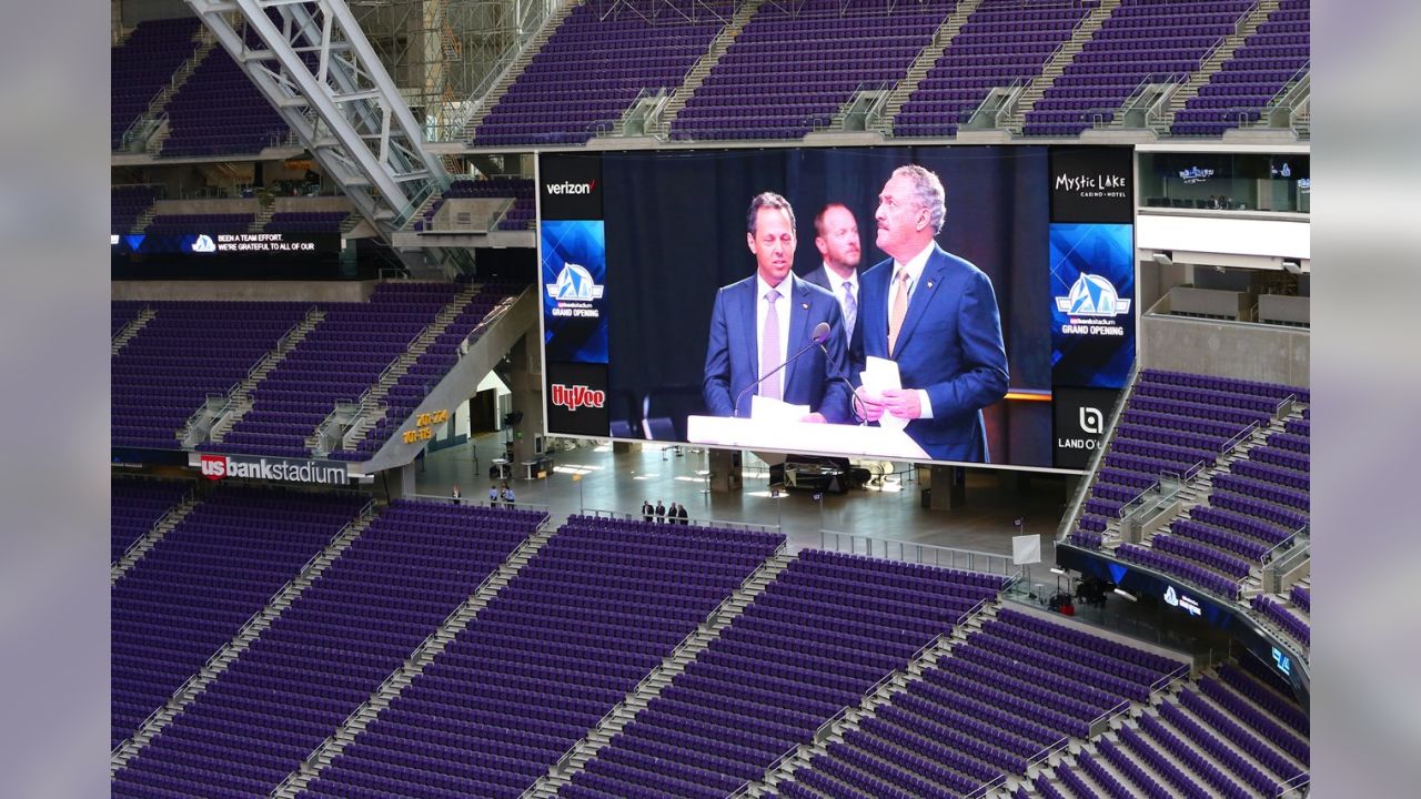 Bud Grant Sounds the Gjallarhorn Prior To Vikings-Packers