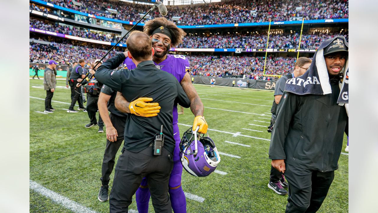 Vikings' announcer goes wild calling final play of London win over Saints