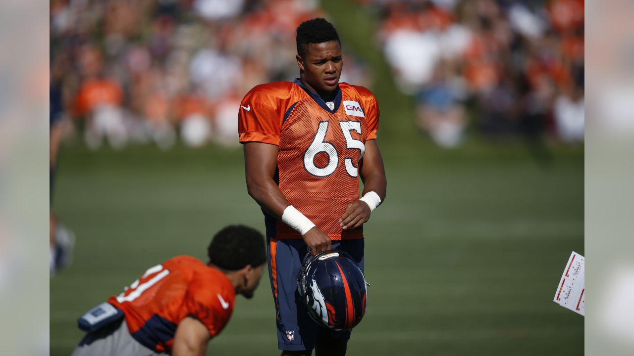 Denver Broncos outside linebacker Von Miller (58) takes part in drills  during an NFL football training camp Friday, Aug. 6, 2021, at the team's  headquarters in Englewood, Colo. (AP Photo/David Zalubowski Stock