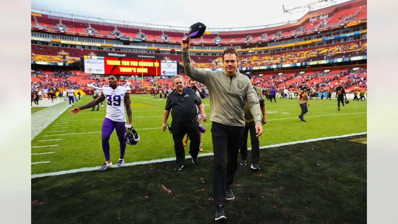 Vikings' Kirk Cousins celebrates emotional win in first game back in  Washington – Twin Cities