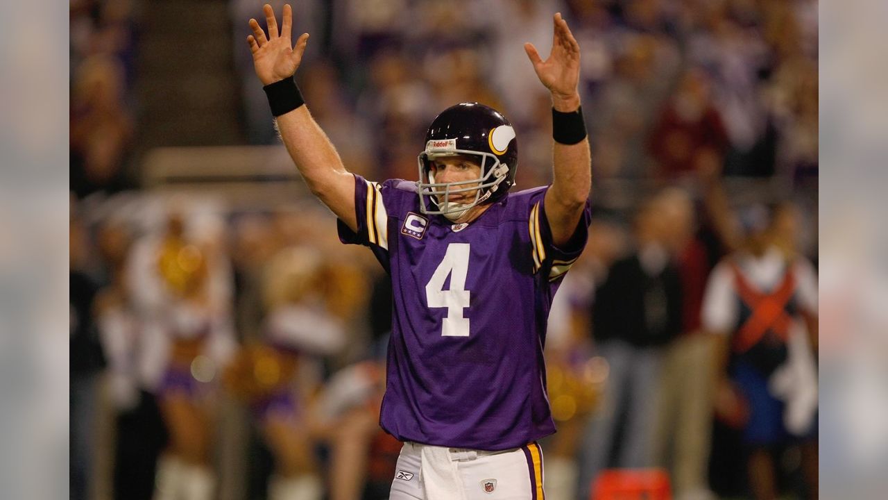 Favre flirtation enlivens the summer, but 'legacy' of Vikings No